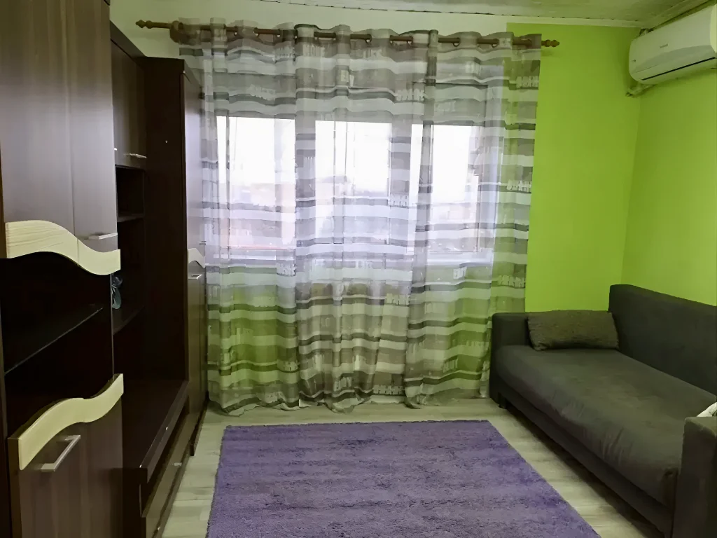 living cu covor mov apartament vanzare cumparare Arad Arad