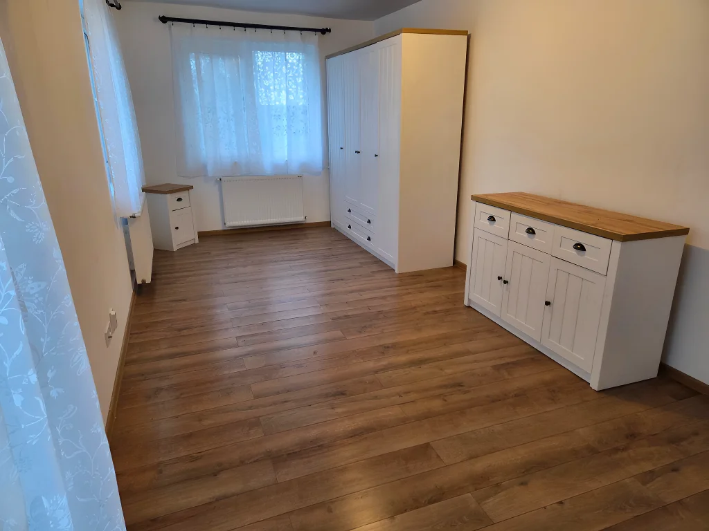 living modern vanzare cumparare apartament Baciu Cluj parchet