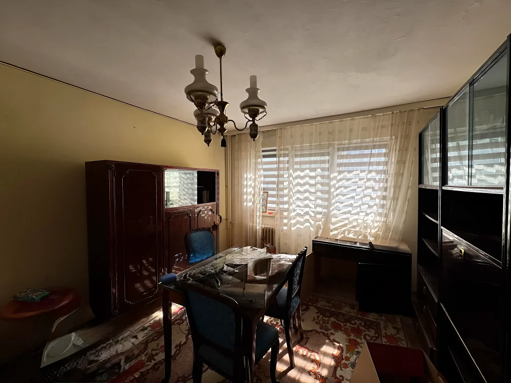 sufragerie cu masa apartament vanzare cumparare Craiova Dolj