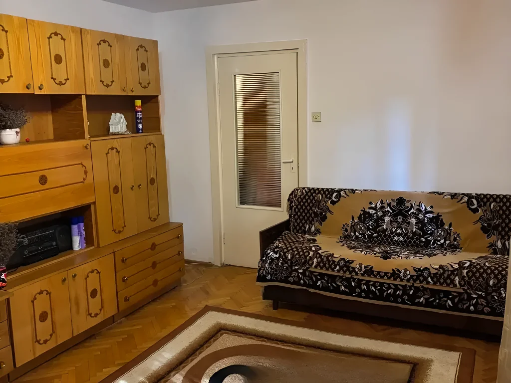 apartament vanzare cumparare Orșova Mehedinți living canapea