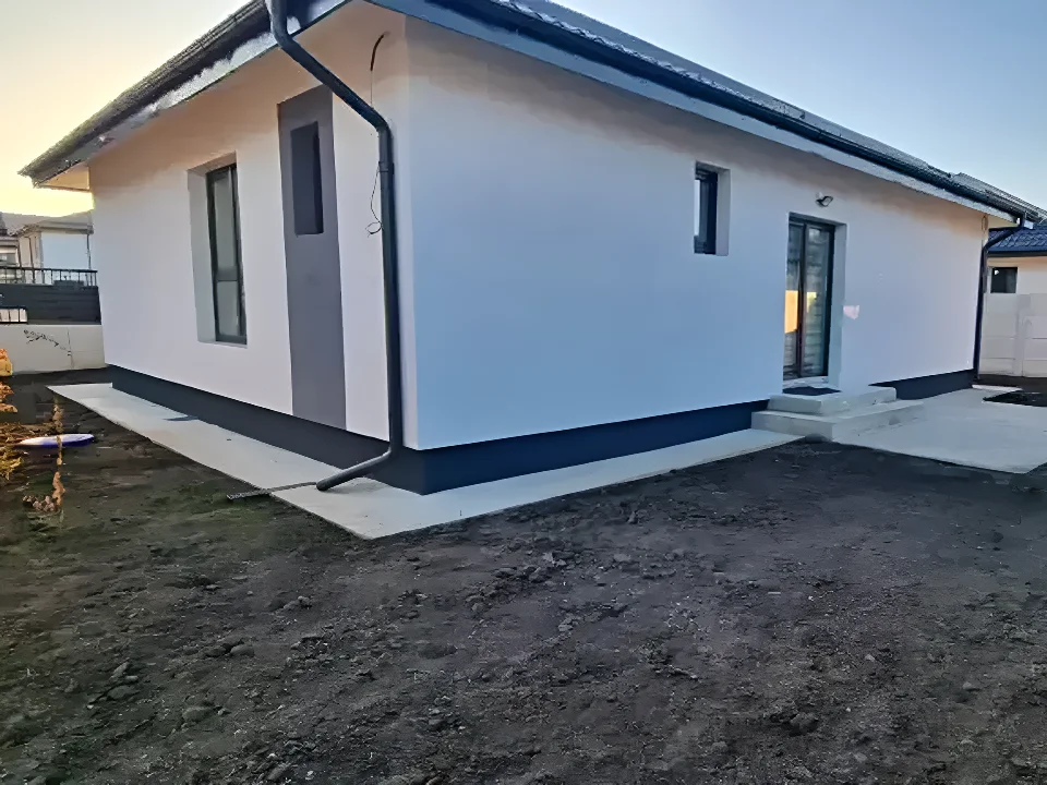 Casa de vanzare in Bragadiru Ilfov fatada alba cu acoperis