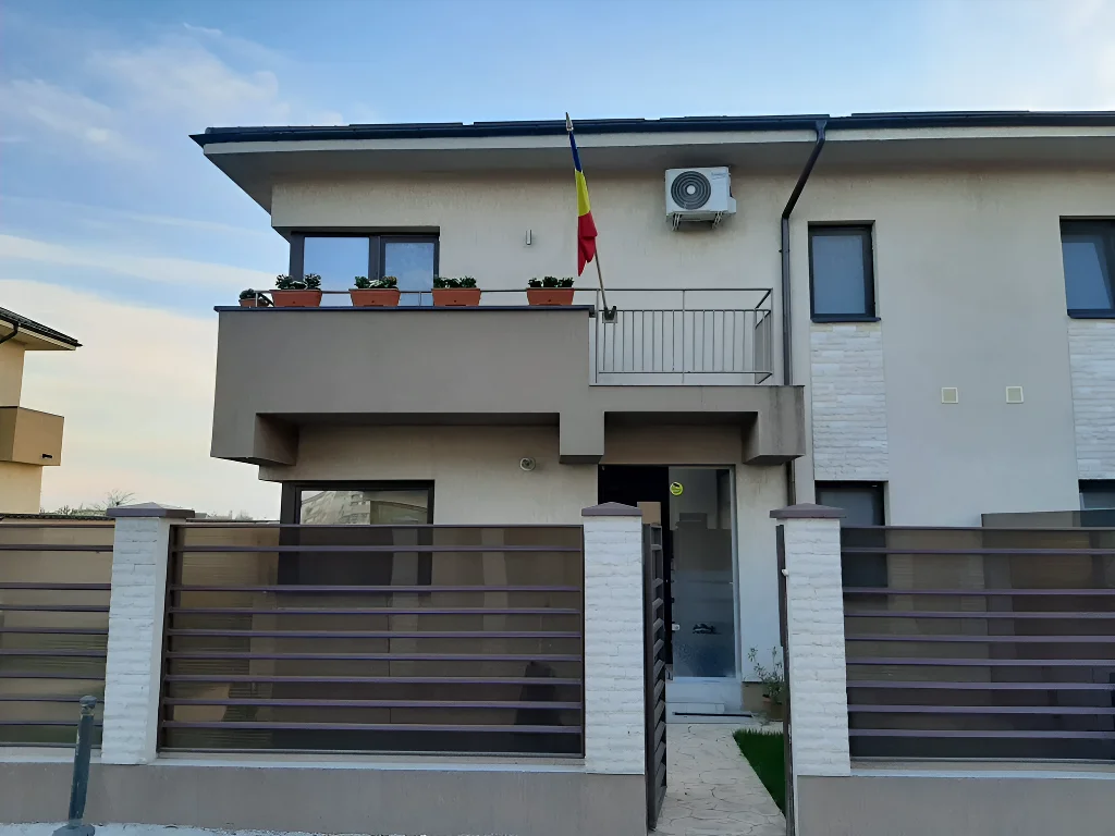 Vanzare casa cu steag pe balcon Bragadiru Ilfov