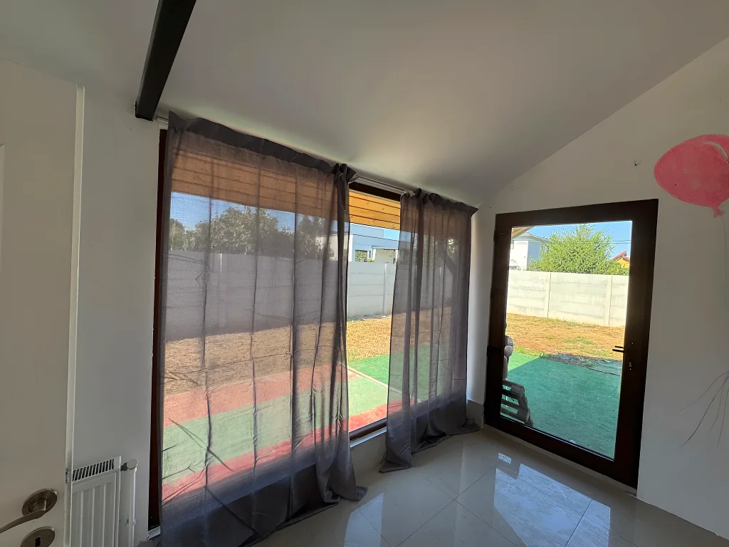 sufragerie luminoasa terasa casa de inchiriere Corbeanca Ilfov
