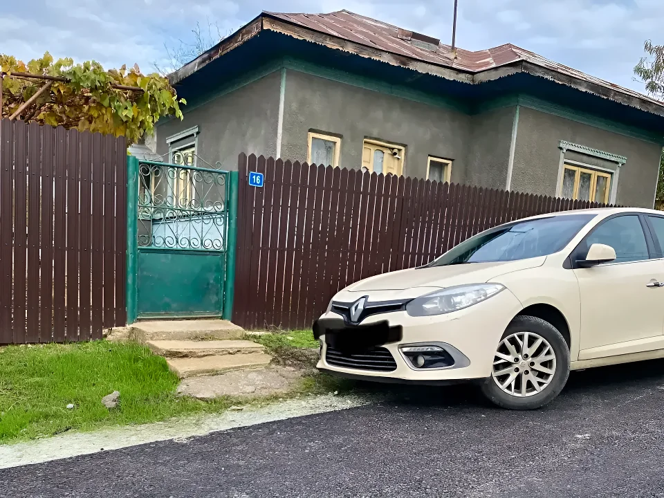 Vanzare casa cu gard exterior si masina in Faurei Calarasi