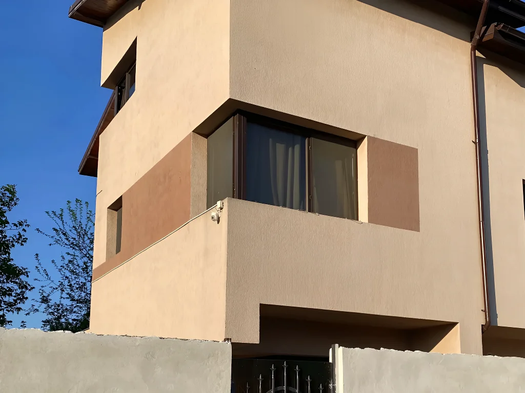 fatada principala si poarta acces casa vanzare Jilava Ilfov