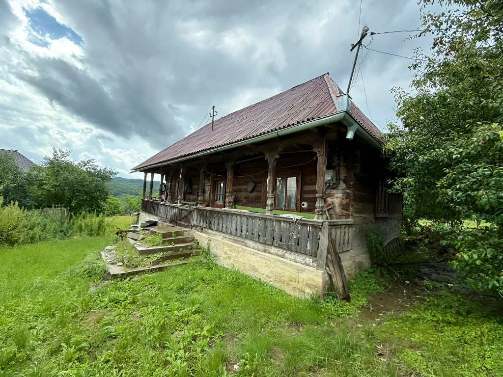 căsuță din lemn pe câmp vânzare cumpărare Nănești Maramureș