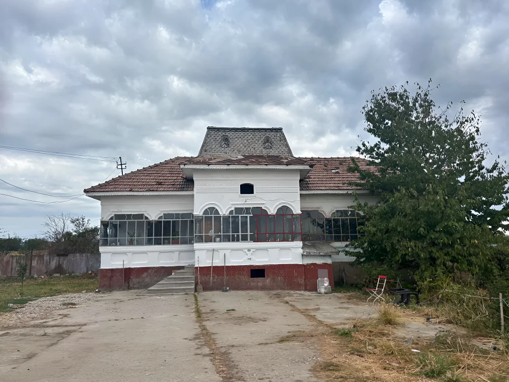 casa batraneasca vanzare cumparare cladire Orlești Vâlcea
