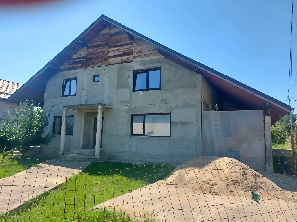 curte si casa batraneasca vanzare cumparare Păulești Prahova
