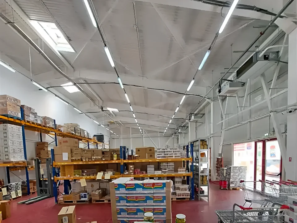 Hala de inchiriere cu marfa depozitata in Afumati Ilfov