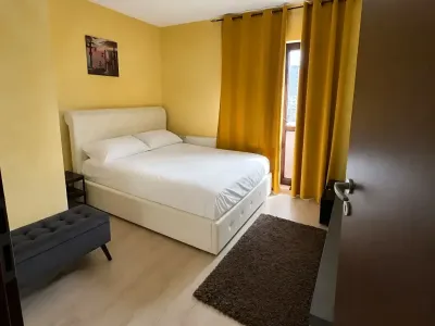 Dormitor apartament cu pat alb vanzare Bragadiru Ilfov