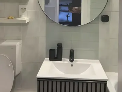 Baie moderna complet utilata garsoniera inchiriere Brașov Brașov