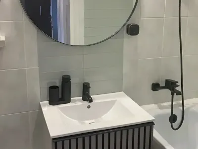 Baie cocheta cu cada garsoniera inchiriere Brașov Brașov