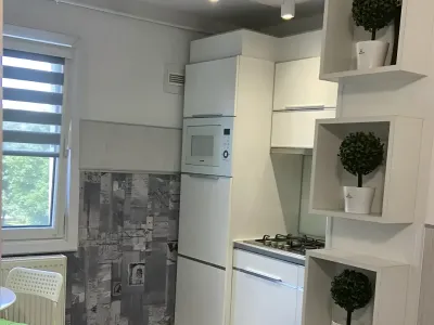 Bucatarie alba utilata garsoniera inchiriere Brașov Brașov