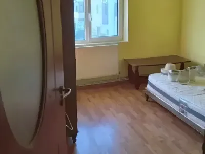 Dormitor cu pat si birou apartament de vanzare Buzău Buzău