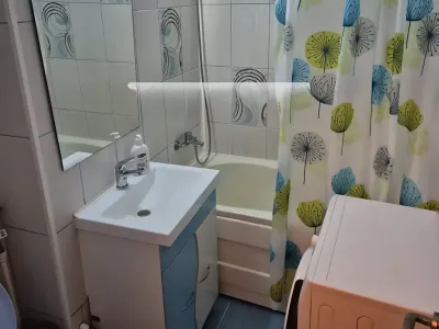 Baie cu masina de spalat de inchiriere garsoniera Buzău Buzău