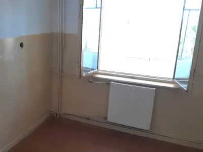 camera goala cu radiator apartament vanzare cumparare Calafat Dolj