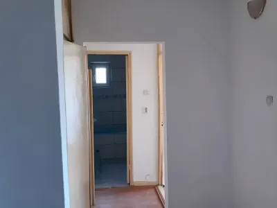 camera cu usa si fereastra apartament vanzare cumparare Calafat Dolj
