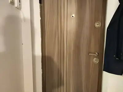Interior garsoniera de vanzare Cluj-Napoca Cluj cu usa
