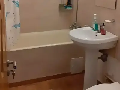 Baie cu cada apartament de inchiriere Constanța Constanța