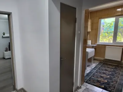 hol cu oglindă inchiriere apartament Constanța Constanța
