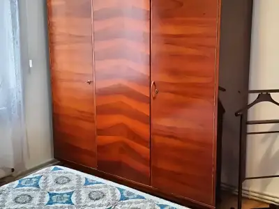Apartament de inchiriere in Constanța Constanța dormitor lemn