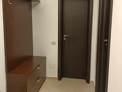 Garsoniera inchiriere Dobroesti Ilfov hol cu banca