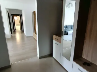 Apartament vanzare cumparare Dobroesti Ilfov hol oglinda