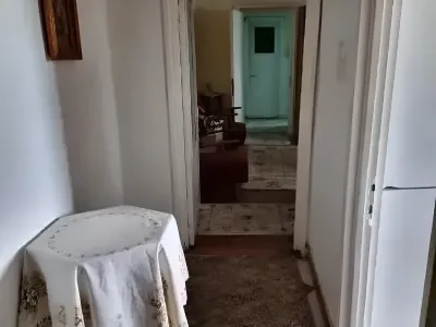 apartament vanzare cumparare Fălticeni Suceava hol cu masă