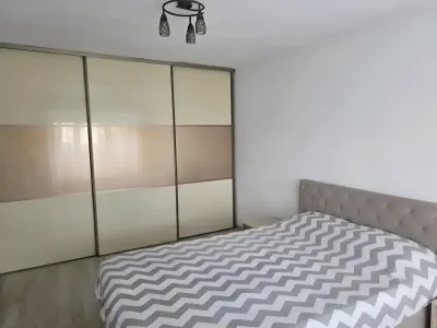vanzare cumparare apartament Focșani Vrancea dormitor cu dulap