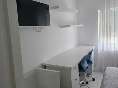 vanzare cumparare apartament Focșani Vrancea camera birou si tv