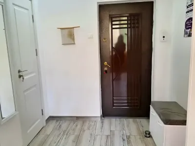 hol pereti albi apartament vanzare cumparare Galați Galați