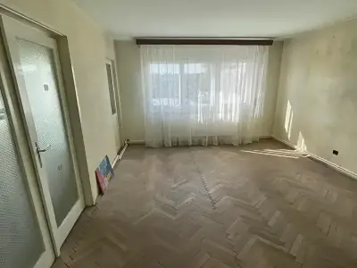 Camera luminoasa apartament de vanzare in Galati Galati