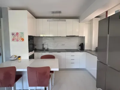 bucatarie cu masa si scaune vanzare cumparare apartament Iași Iași