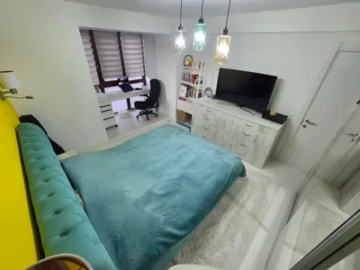 dormitor cu pat si televizor vanzare cumparare apartament Iași Iași