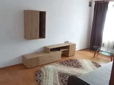 living cu masuta si televizor apartament inchiriere Iași Iași