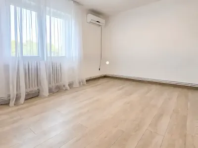 vanzare cumparare apartament Iași Iași cameră perdele albe