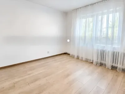 vanzare cumparare apartament Iași Iași cameră spațioasă albă