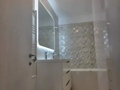 baie cu oglinda si cada vanzare cumparare apartament Iași Iași