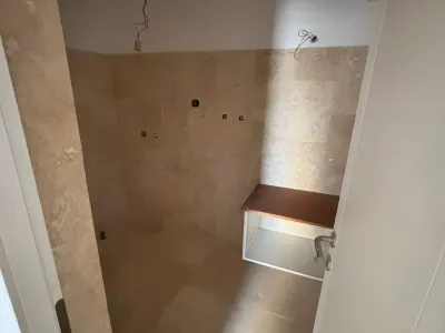 Baie cu cabina dus garsoniera vanzare cumparare Năvodari Constanța