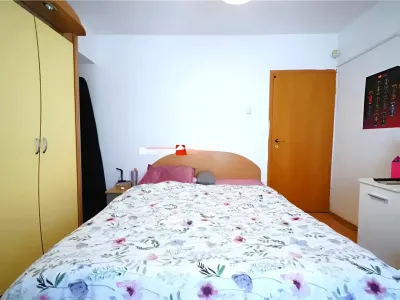 Dormitor mobilat apartament vanzare Oradea Bihor
