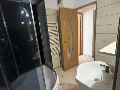 apartament vanzare-cumparare Pitești Argeș baie utilată cu cadă