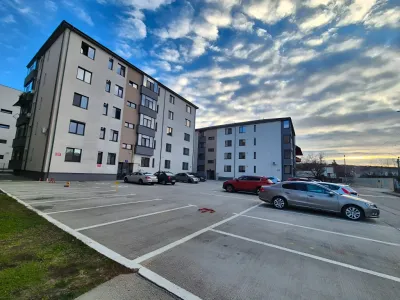 vedere bloc si parcare vanzare cumparare apartament Pitești Argeș