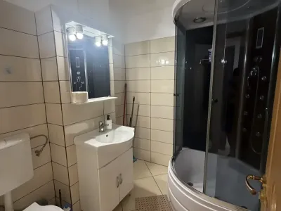 apartament vanzare-cumparare Pitești Argeș baie modernă cu duș