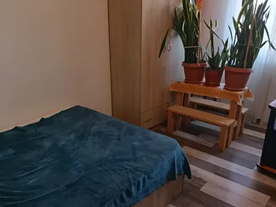 vanzare cumparare apartament Pitești Argeș dormitor cald cu dulap