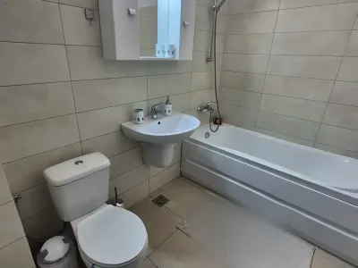 baie moderna cu dus vanzare cumparare apartament Pitești Argeș
