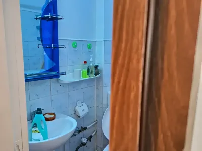 vanzare cumparare apartament Pitești Argeș baie mare cu oglinda