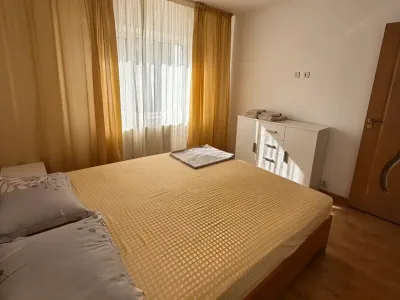 apartament vanzare-cumparare Pitești Argeș dormitor luminos pat