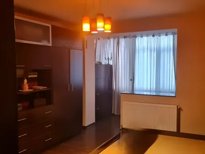 Camera spatioasa apartament vanzare cumparare Ploiești Prahova