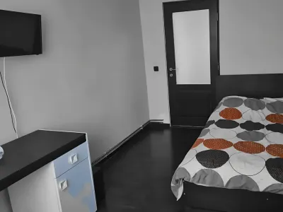 Dormitor cu birou apartament vanzare cumparare Ploiești Prahova