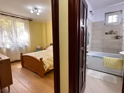 baie utilata cu cada si chiuveta apartament vanzare Roman Neamț